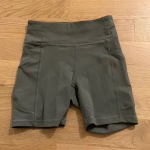 Lululemon 6” biker shorts with pocket